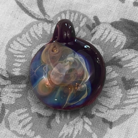 Hand blown glass pendant 🖤 - Picture 1 of 6